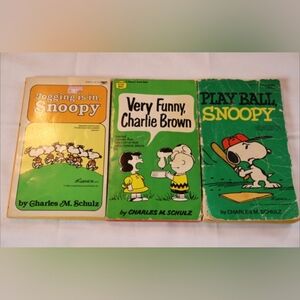 Vintage Charlie Brown, Snoopy Jogging, Playball Snoopy Lot of 3 Books